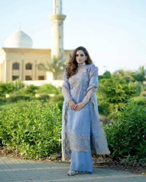 Inaya Khan Instagram - Eid 2nd day look 🪻✨
Wearing @jamniibyharoonafzaal 🤍
Photographer @shotby_salman 📸
Neckwear @nagina_houseofjewels ✨💫