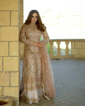 Inaya Khan Instagram - Eid First day look 🙌🏻✨🌙
Wearing my favorite @malhaar.official ✨
Neckwear by @nagina_houseofjewels 🫶
Photographer @shotby_salman 📸