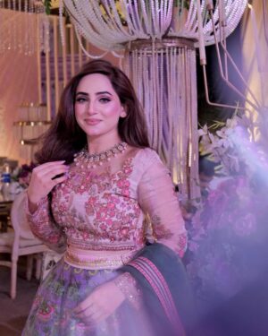 Inaya Khan Instagram - 💜🌸✨
What a blast sangeet last night 🙌🏻✨ #rabesain 🌸
Wearing @zaraasif.official ✨✨
Photography @munibrehman_studio 📸📸
Makeup and styling by me ofcourse 🙌🏻💜