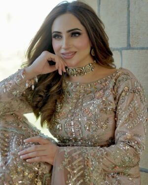 Inaya Khan Instagram - Eid First day look 🙌🏻✨🌙
Wearing my favorite @malhaar.official ✨
Neckwear by @nagina_houseofjewels 🫶
Photographer @shotby_salman 📸