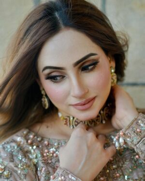 Inaya Khan Instagram - Eid First day look 🙌🏻✨🌙
Wearing my favorite @malhaar.official ✨
Neckwear by @nagina_houseofjewels 🫶
Photographer @shotby_salman 📸