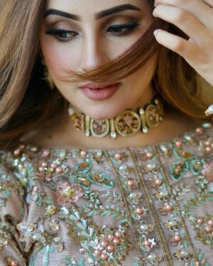 Inaya Khan Instagram - Eid First day look 🙌🏻✨🌙
Wearing my favorite @malhaar.official ✨
Neckwear by @nagina_houseofjewels 🫶
Photographer @shotby_salman 📸