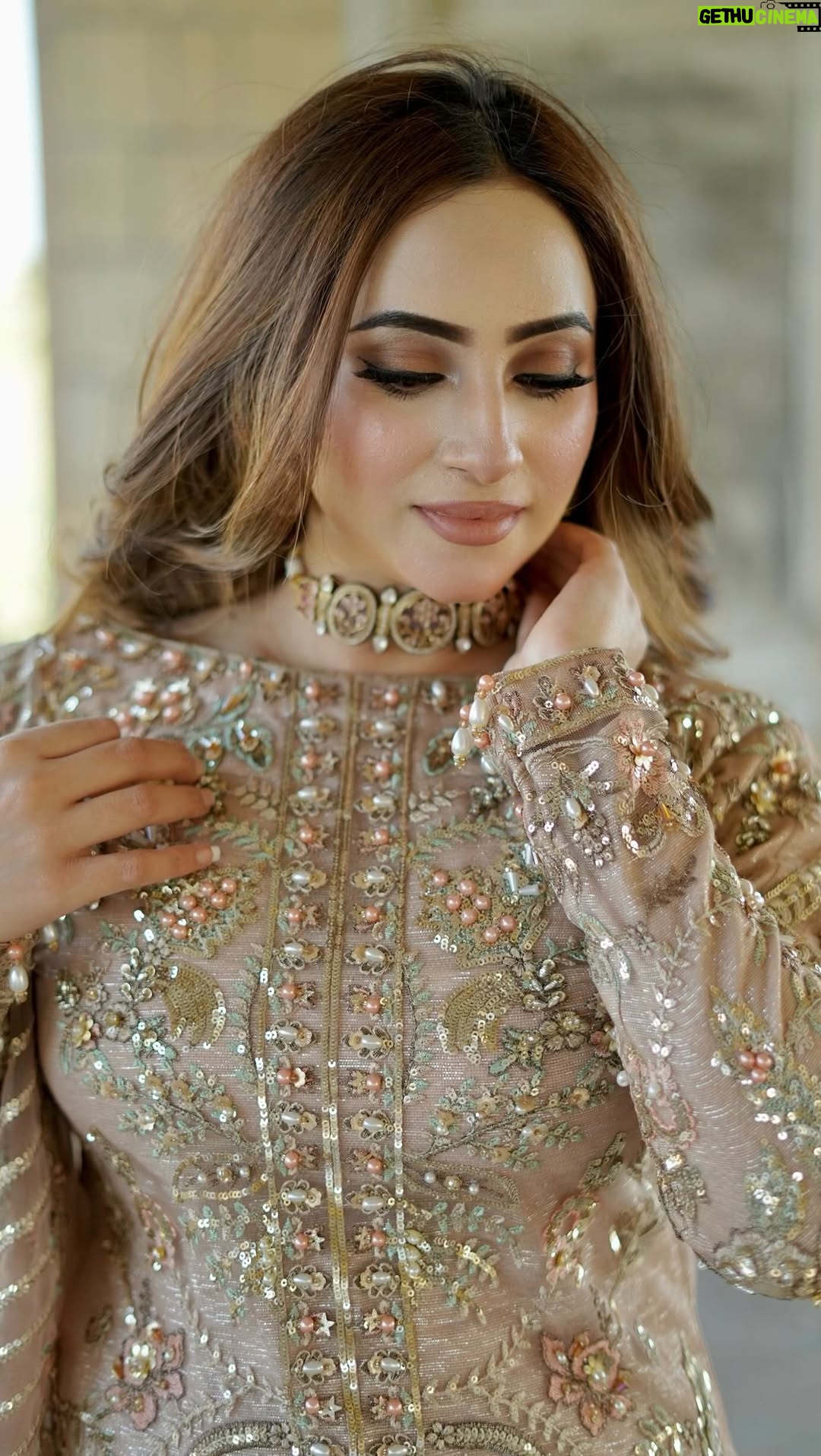Inaya Khan - 8.6K Likes - Eid Mubarak 🌙✨ to all my Loved ones may this one comes with alot of happiness
Eid Jorda by @malhaar.official ✨
Videographer @shotby_salman @weddingstationfilms 🎥
Jewl by @nagina_houseofjewels 🙌🏻✨
