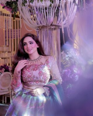 Inaya Khan Instagram - 💜🌸✨
What a blast sangeet last night 🙌🏻✨ #rabesain 🌸
Wearing @zaraasif.official ✨✨
Photography @munibrehman_studio 📸📸
Makeup and styling by me ofcourse 🙌🏻💜