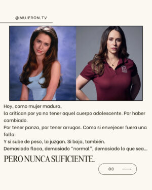 Ingrid Coronado Instagram - 🎠 La paradoja de nunca ser suficiente
Demasiado flaca.
Demasiado normal.
Demasiado joven. Muy vieja. Muy natural. Muy producida.
¿Cómo se gana un juego donde el objetivo es que pierdas?
Esta semana volvieron a criticar a Jennifer Love Hewitt por su cuerpo.
Hace años era porque tenía “de más”. Hoy, porque tiene “de menos”.
Antes la hipersexualizaban. Hoy la desprecian por envejecer.
Y yo me pregunto:
¿cuándo se nos permitirá simplemente SER?
💬 A veces me pasa…
me miro al espejo y veo lo que otros dijeron.
Celulitis. Piel que cambia. Inseguridad aprendida.
¿Te ha pasado?
Este no es un post sobre celebridades.
Es sobre ti. Sobre todas.
Sobre lo cansado que es intentar encajar en un molde que no existe.
🌹 Tu poder no está en encajar. Está en quien eres cuando ya no lo intentas.
💌 Si tú también estás harta de sentir que nunca eres suficiente…
Escríbeme MUJERÓN y te mando la liga de mi libro.
Que no te vuelvan a definir desde fuera.
#SoyMujerÓN #BastaDeEstándares #BellezaSinFiltro #DespiertaTuPoder #MujerReal #JenniferLoveHewitt #CuerpoConHistoria 💪💫
