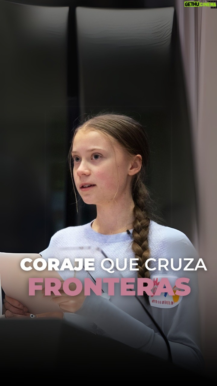 Ingrid Coronado - 384 Likes - 🌍 Greta Thunberg: del activismo climático a la acción humanitaria

¿Recuerdas a la adolescente que desafió al mundo con un cartel?
Hoy, Greta Thunberg no solo alza la voz por el planeta… también actúa por la humanidad.

En junio de 2025, a sus 22 años, se embarcó en la Flotilla de la Libertad, rumbo a Gaza, llevando ayuda a una zona devastada por el conflicto.
No fue solo un gesto simbólico. Fue una declaración de principios:
💥 La justicia no tiene fronteras.

Dejó de protestar frente a gobiernos… para navegar directo hacia quienes más lo necesitan.
Dejó los discursos… para entrar a la acción.

Y hoy nos recuerda algo poderoso:
🌱 No tienes que hacer todo… pero puedes hacer algo.

💬 ¿Y tú? ¿Qué causa está pidiendo tu voz o tus manos? Tal vez hoy sea el día para dar ese pequeño gran paso.

🎥 Comparte esta historia de "Mujeres que marcan rumbo" si te inspira a creer en un mundo donde el coraje y la compasión viajan juntos.

#MujeresQueMarcanRumbo 
#ValienteMásAlláDelClima
#GretaThunberg
#JusticiaGlobal
#AcciónHumanitaria
#LiderazgosQueInspiran
#mujerÓN
#HistoriasQueDespiertan
