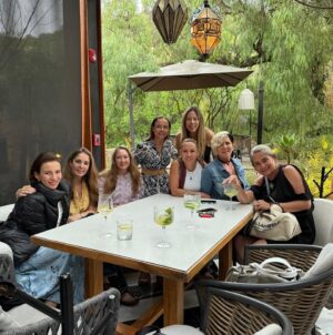 Ingrid Coronado Instagram - San Miguel y el corazón lleno 🌸
Nada como reír, compartir y abrazar la vida con quienes creciste de la mano.
Primas y hermanas gracias por este viaje! Qué regalo estar juntas 💛
Love you!