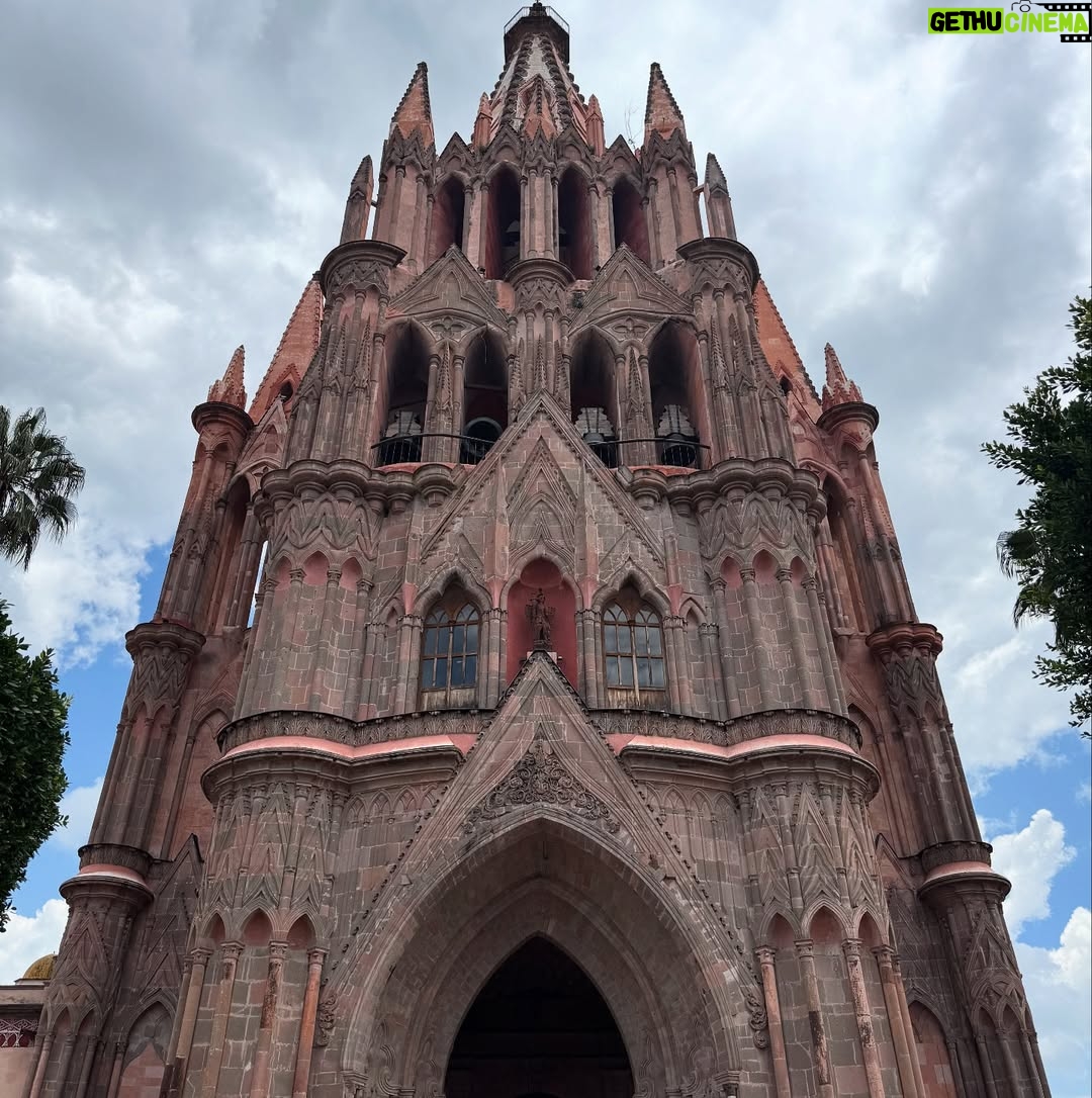 Ingrid Coronado - 4.1K Likes - San Miguel y el corazón lleno 🌸
Nada como reír, compartir y abrazar la vida con quienes creciste de la mano. 

Primas y hermanas gracias por este viaje! Qué regalo estar juntas 💛

Love you!
