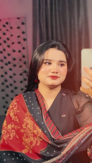 Insha Warsi Instagram - But in urdu🤌🏻✨🥀 hits different🍃
.
.
.
.
.
.
#inshalians #reels #reelsinstagram #reelitfeelit #follow #viral #instagood #instagood #follow #inshawarsi @instagram #explore #explorepage #trend #trendingreels
