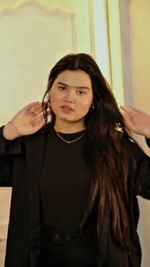 Insha Warsi Instagram - transition🖤
.
.
.
.
.
#inshawarsi #inshalians #viral #reelsinstagram #reelitfeelit #reelsinstagram #follow #instagood #reels #explore #explorepage #transition
