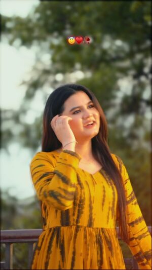 Insha Warsi Instagram - Ego Nhi h mujhme🫠💛…
.
.
.
.
#inshalians #reels #reelsinstagram #reelitfeelit #follow #viral #instagood #instagood #follow #inshawarsi @instagram #explore #explorepage #trend #trendingreels #trending #shayri
