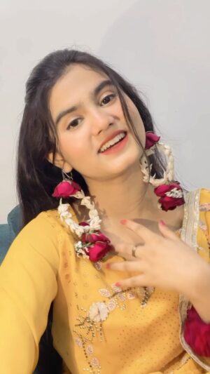 Insha Warsi Instagram - Tag someone🥀
#inshawarsi #inshalians #reels #instagood #instagram #reelsinstagram #reelitfeelit #explore #explorepage #save #share #follow @instagram