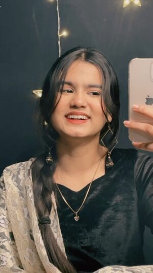 Insha Warsi Instagram - AAP KYA SAMJHE😄🥀
#inshawarsi #inshalians #reels #instagood #instagram #reelsinstagram #reelitfeelit #explore #explorepage #save #share #follow @instagram