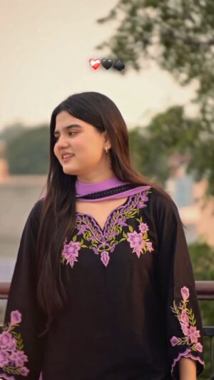Insha Warsi Instagram - …..❤️🩹🖤….
Wearing @your.cuteoutfit
.
.
.
.
#inshawarsi #inshalians #viral #reelitfeelit #reelsinstagram #follow #instagood #reels #explore ##shayri #ownvoice #attitude #story #status