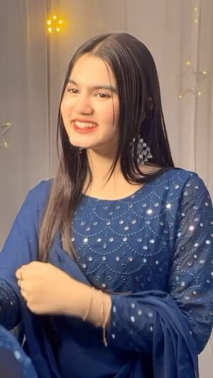 Insha Warsi Instagram - Ek fuljhadi thi💙✨
#inshawarsi #inshalians #reels #instagood #instagram #reelsinstagram #reelitfeelit #explore #explorepage #save #share @instagram