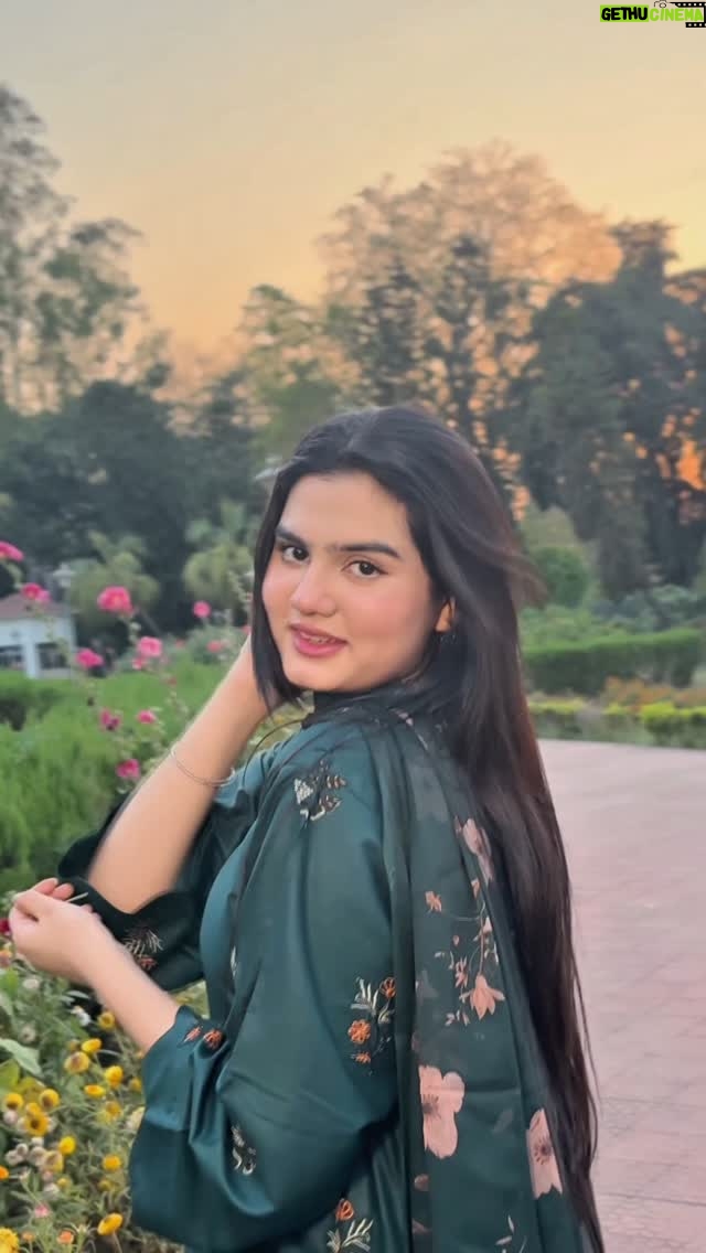 Insha Warsi - 107.8K Likes - this remix..!!🕊️🤍🌸✨
.
.
.
.
.
#inshawarsi #follow #reels #reelitfeelit #follow #instagood #explore #explorepage #explore #viral #instagramreel