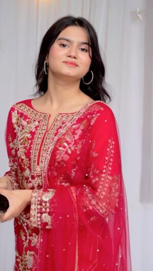 Insha Warsi Instagram - Eid-ul-Adha Mubarak♥️✨
#inshawarsi #inshalians #reels #instagood #instagram #reelsinstagram #reelitfeelit #explore #explorepage #save #share