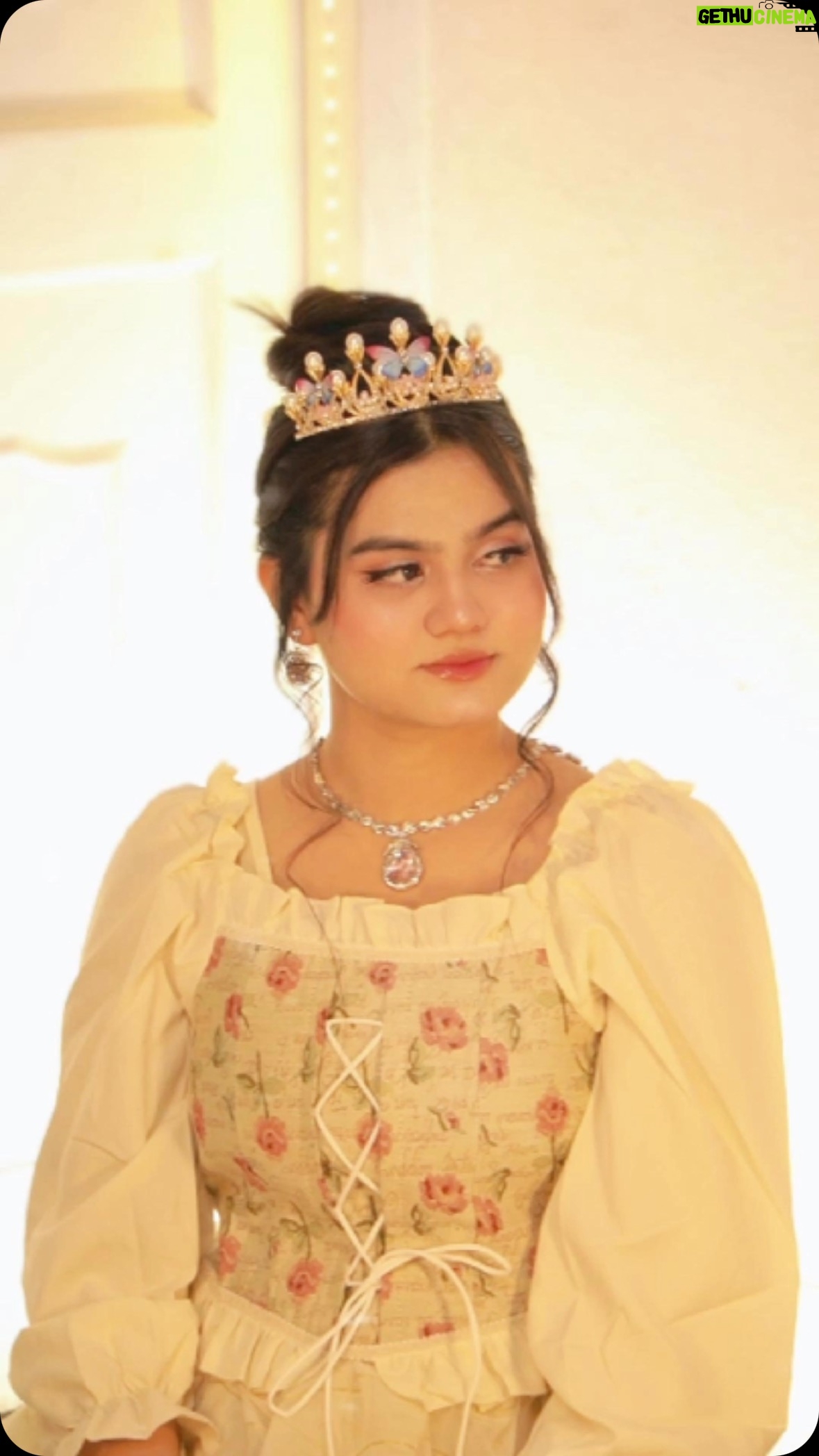 Insha Warsi - 87.6K Likes - This Look✨🌷
Finallyy!! I did this trend🌸✨
Hope ki me late nhi hu🥲
.
.
.
.
.
.
.
#inshawarsi #viral #inshalians #reelsinstagram #follow #instagood #reels #explore #explorepage #princess #ootd #outfits #transition #aesthetic @instagram