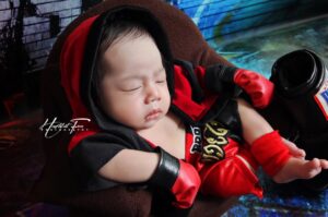 Intan Ladyana Instagram - Buah hati Intan dan Harris 🥰

Photoshoot Newborn Harris Umayr baby of @intanladyana & @harrisalif 
.
Theme: Muaythai
.
#heartshotfocus #heartshotstudio #newbornphotography #gambarbaby #babyboy #babygirl #newbornphotographer #newbornbaby #newbornprops #cutebaby #newbornasia #newbornkualalumpur #newbornselangor #newbornshahalam #newbornbangi #newborndamansara #newbornklang #newborncheras