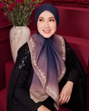 Intan Ladyana Instagram - Dah ada tudung raya? Cepat-cepat go & grab @tudungkekaboo 😍

Banyak sangat design sampai I sendiri pun rambang mata. Dah beli nanti jangan lupa tag I & @tudungkekaboo ok? 

#TudungKekaboo #KekabooLovers #TudungRaya