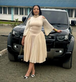 Irene Uwoya Instagram - 😍😍😍
👗 @style_360_tz