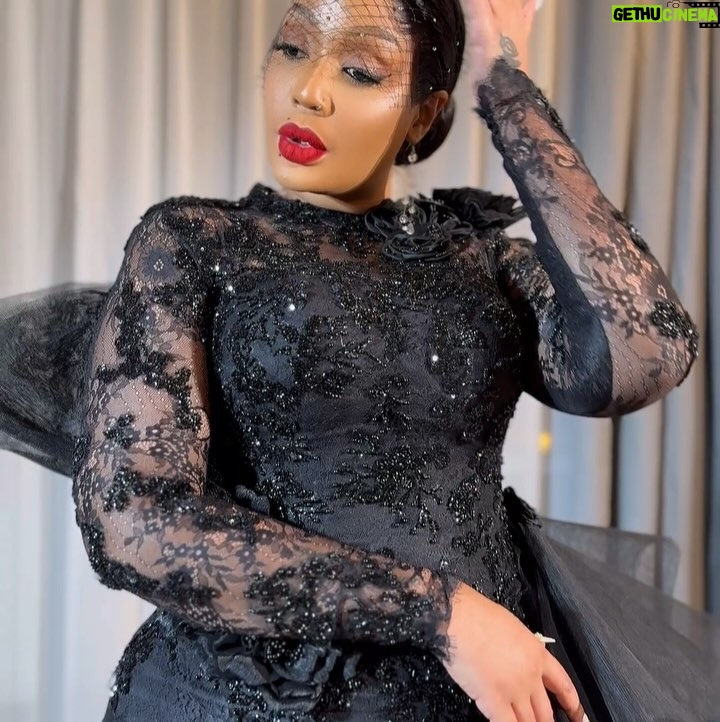 Irene Uwoya - 39K Likes - Alicho kiunganisha MUNGU mwanadamu asikitenganishe 
Outfit @anna____collections 
Makeup @cyenu_makeup 
📸 @chizimapicha 
Hair @samiawigdesigner