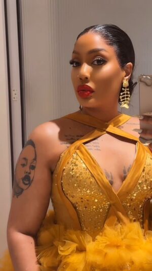 Irene Uwoya Instagram - Love ❤️ ❤️❤️
Outfit @anna____collections
Makeup @cyenu_makeup
Stylist @loydemich
Hair @samiawigdesigner