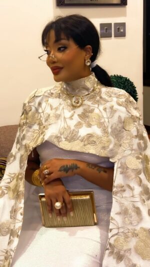 Irene Uwoya Instagram - 😍😍😍
Outfit @j_adorecouturetz
Stylist @loydemich