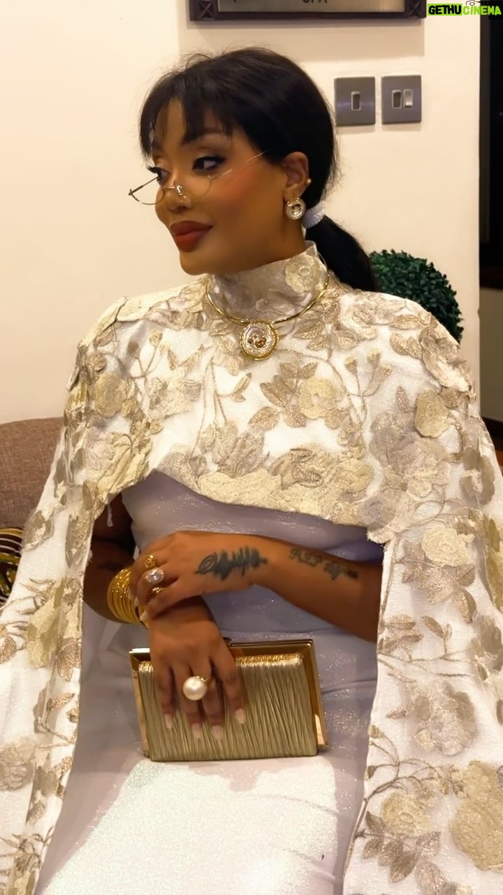 Irene Uwoya - 21.9K Likes - 😍😍😍
Outfit @j_adorecouturetz
Stylist @loydemich