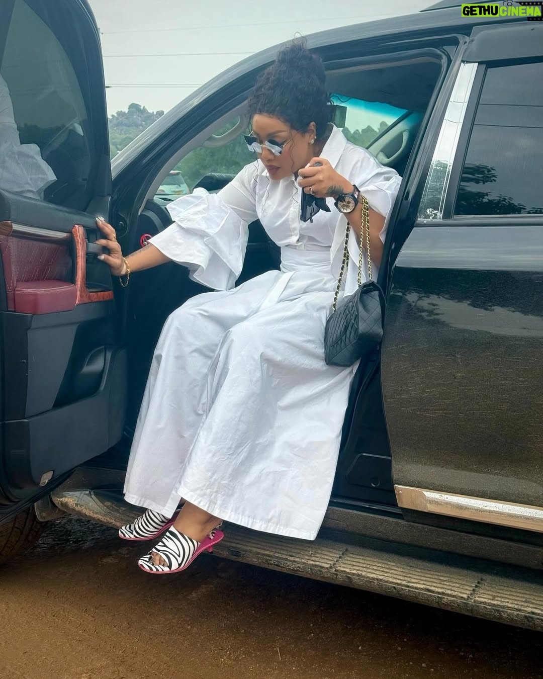 Irene Uwoya - 19.3K Likes - Jifunze kujipenda mwenyewe kwanza 😜 
Outfit @aminadesign8
