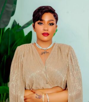 Irene Uwoya Instagram - Happy birthday Mtumishi wa MUNGU @officialbellakombo YESU akutunze na akulinde … usipungukiwe na MUNGU akupe maisha marefu yenye baraka …Nakupenda 😍😍😍 @officialbellakombo