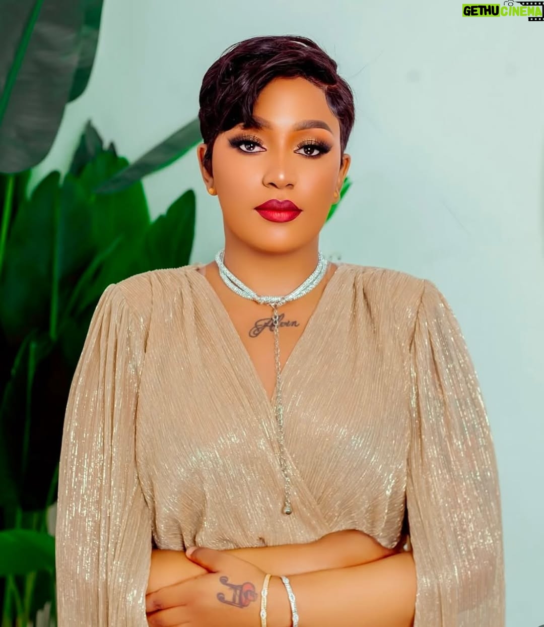 Irene Uwoya - 20.6K Likes - Happy birthday Mtumishi wa MUNGU @officialbellakombo YESU akutunze na akulinde … usipungukiwe na MUNGU akupe maisha marefu yenye baraka …Nakupenda 😍😍😍 @officialbellakombo