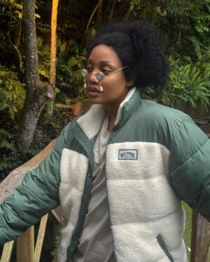 Irene Uwoya Instagram - Muda ni mwalimu mzuri sanaaa … 

Miwani  255743492626