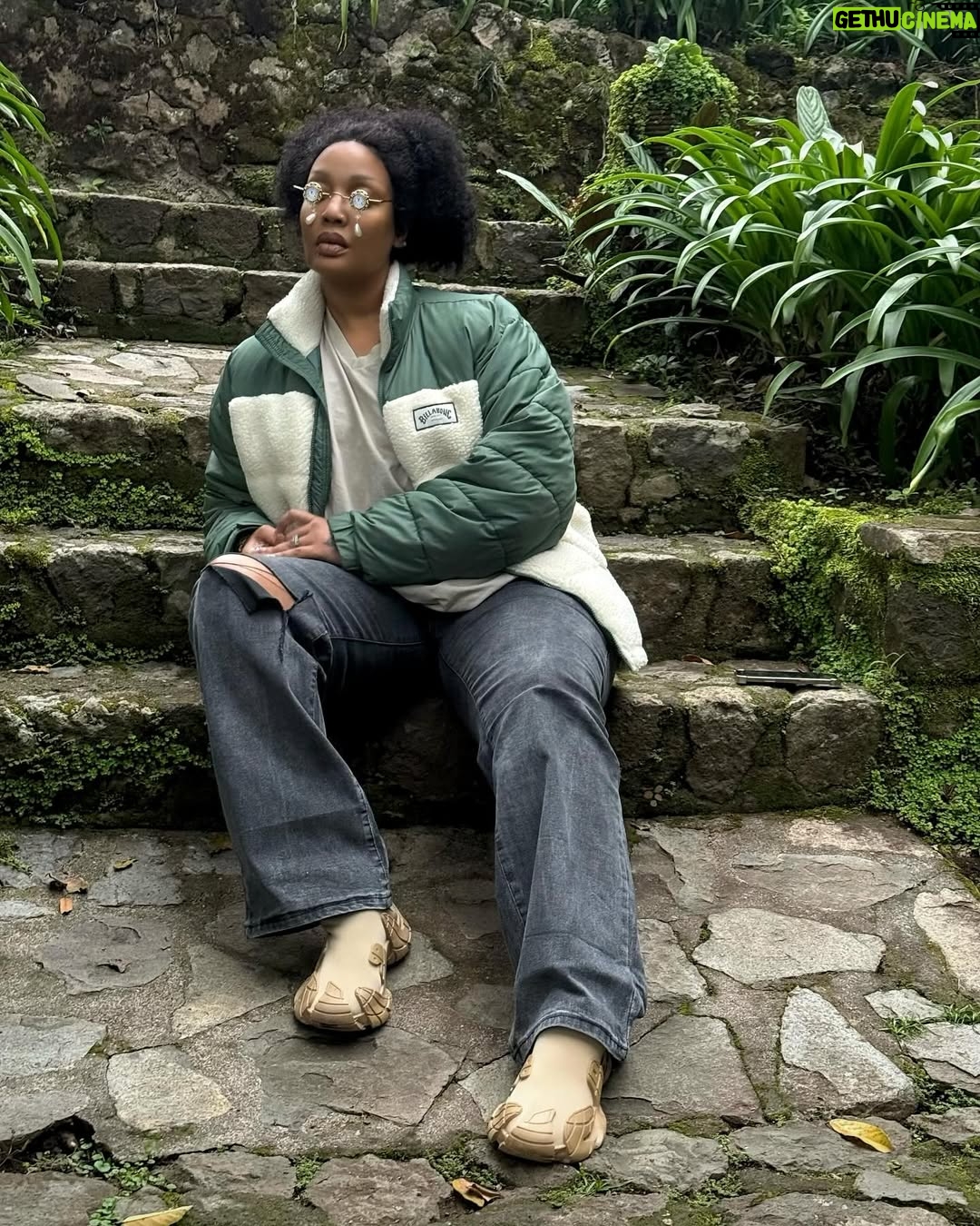 Irene Uwoya - 22.1K Likes - Muda ni mwalimu mzuri sanaaa … 

Miwani  255743492626
