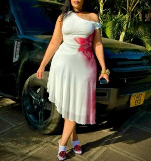 Irene Uwoya Instagram - Kuna mda natamani kuongea kitu ila mdomo haufunguki … MUNGU nisaidie 😢
Miwani @lionellangelbackup