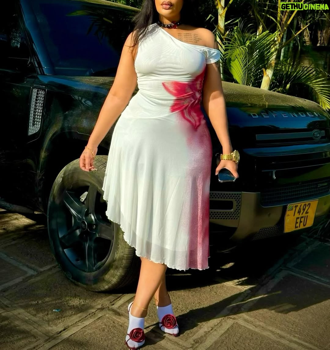 Irene Uwoya - 28.6K Likes - Kuna mda natamani kuongea kitu ila mdomo haufunguki … MUNGU nisaidie 😢
 
Miwani @lionellangelbackup