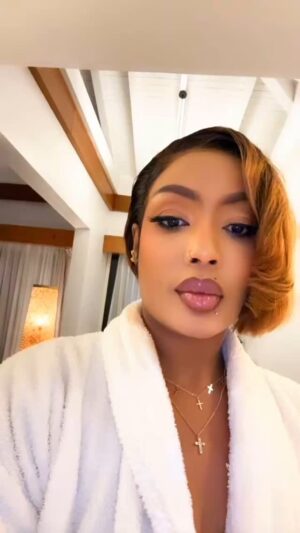 Irene Uwoya Instagram - MUNGU si mtu ,aseme uongo ;
Hesabu 23:19
Hair @glamourhouse_tz