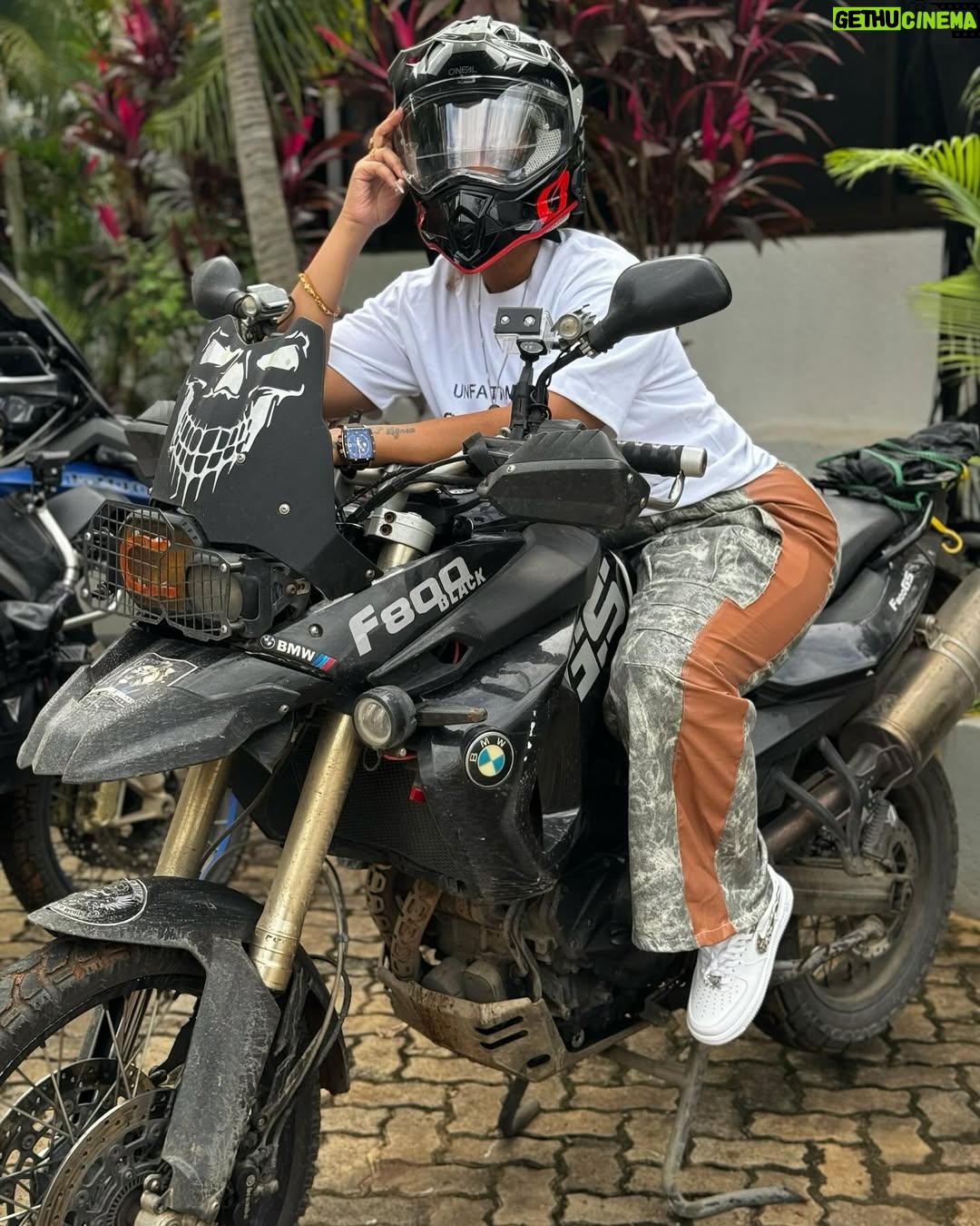 Irene Uwoya - 24.5K Likes - Jifunze kukataa umaskini … Sema mim ni tajiri …mimi ni bilionea…usikubali kabisa kusema kwa mdogo wako wewe huna kitu au mtu akwambie huwezi kataaa …. Kuna nguvu kubwa sanaaa kwenye neno… kila siku jitamkie mazuri …utajiri…afya…tamkaaa na Sema imekuwa kwa jina la YESU… 
Ngoja niwambie Ka story kidogo …mim kipindi Sina gari nilikuwa kila nikipanda gari la mtu namwambia yani gari nalonunua ni kali mno kuliko lako …basi huyo mtu atacheka sanaaa mim namwambia cheka ila mwezi hauishi nakwambia …siku moja nikaenda wanapouza magari nikachagua nikawaambia narudi kuichukua… nikarudi nyumbani nikasali sana nikasema lile gari nanunua mwezi hauwishi kwa jina la YESU… zilipita siku 3 nikapigiwa simu kuwa balozi wa simu moja hivi kwa mwaka mmoja na wakanilipa kwa usd hela nyingi ya kununua gari kama zile 2 … mwezi haukuisha Nipo na gari langu … hapa nataka  nikuonyeshe nguvu ya neno… usikubali ata siku moja kusema huwezi au hutoboi au ukajiona hufai…kataaa kwanzia leo …jitamkie maneno mazuri kwako …mtoto wako …family yako… neno Lina nguvu sanaaa…MUNGU wa mbiguni akawape neema na kibali …msipungukiwe kwenye maisha yenu…awape umri mrefu… awape afya na hamtakufa mtaishi kusimulia matendo makuu ya BWANA. 🙏😍