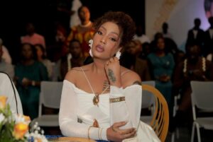 Irene Uwoya Instagram - Niseme nin Mimi MUNGU wangu…nilipo kataliwa hukuniacha ukaniketisha na wakuu… mim ni nani …sio mwema sanaaa au mzuri sanaaa au najua sanaaa lakini hukuniacha… ukanipa kibali na neema… YESU wangu niseme nin mim… Sina chakukupa ila mimi na familia yangu tutakuabudu mpaka mwisho wa nyakati.