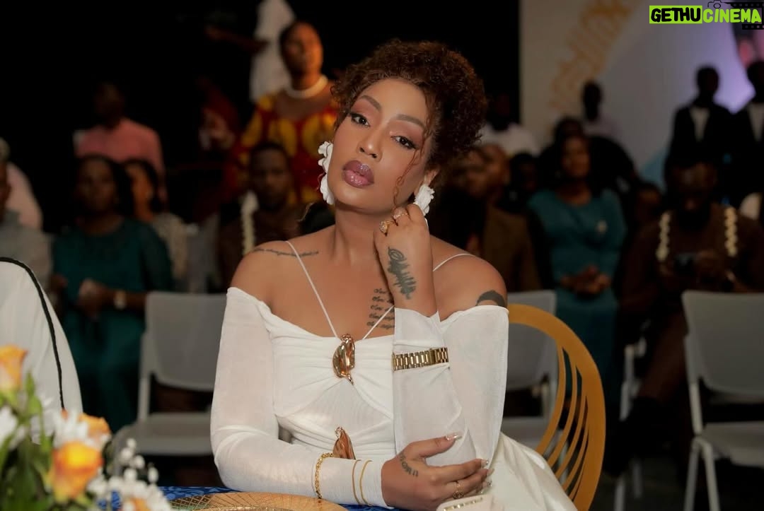 Irene Uwoya - 32.4K Likes - Niseme nin Mimi MUNGU wangu…nilipo kataliwa hukuniacha ukaniketisha na wakuu… mim ni nani …sio mwema sanaaa au mzuri sanaaa au najua sanaaa lakini hukuniacha… ukanipa kibali na neema… YESU wangu niseme nin mim… Sina chakukupa ila mimi na familia yangu tutakuabudu mpaka mwisho wa nyakati.