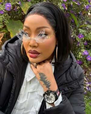Irene Uwoya Instagram - Kuwa makini sanaaa na watu wanaokusifia tuuu…
Miwani 255743492626