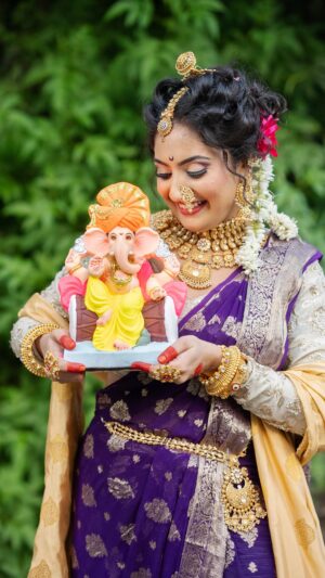 Isha Gangore Instagram - Happy Ganesh Chaturthiš @ishu_gangore
jwellery @jewellersadinath
mua @zinibeautyacademy
#ganeshchaturthi #ganesha #ganpatibappamorya #ganesh #explorer #reel