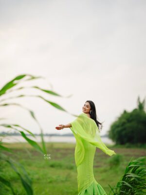 Isha Gangore Instagram - “Sometimes happiness is just in the open sky, fresh breeze, and the freedom to be yourself.” 🌿✨
#NatureVibes #SareeLove #DesiVibes #InFrame #SoulfulVibes #TimelessBeauty #DesiSwag #PhotographyLovers #IndianBeauty #PortraitVision #MoodyGrams #SareeNotSari #VisualsOfLife #LensCulture #FramesOfMind