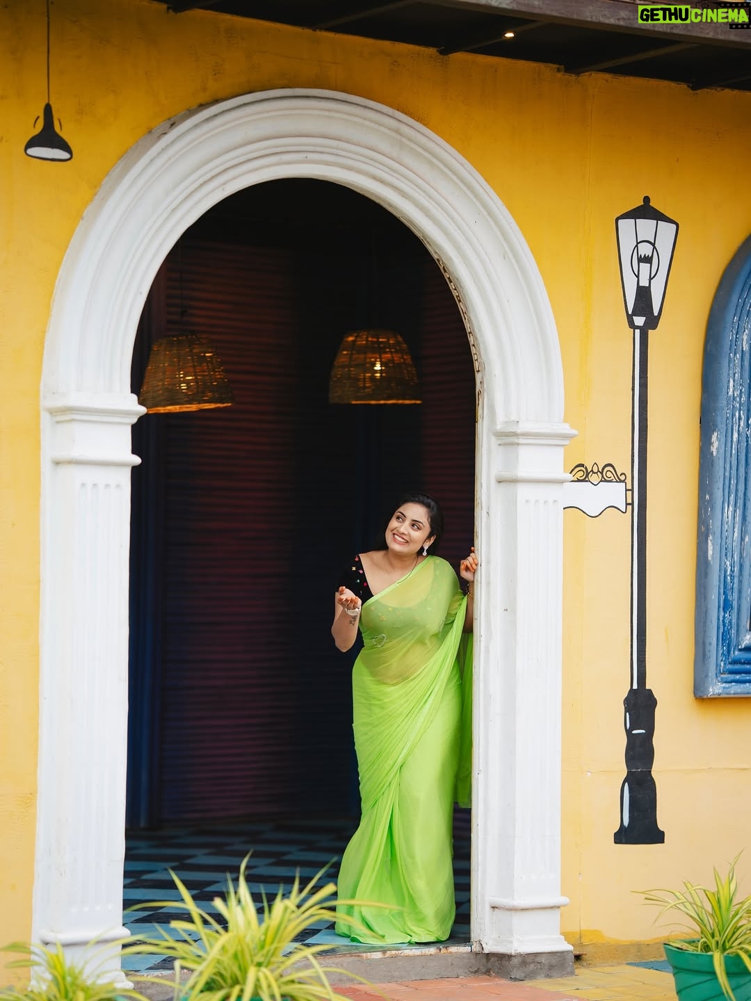 Isha Gangore - 4.5K Likes - “Sometimes happiness is just in the open sky, fresh breeze, and the freedom to be yourself.” 🌿✨

#NatureVibes #SareeLove #DesiVibes #InFrame #SoulfulVibes #TimelessBeauty #DesiSwag #PhotographyLovers #IndianBeauty #PortraitVision #MoodyGrams #SareeNotSari #VisualsOfLife #LensCulture #FramesOfMind