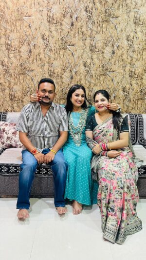 Isha Gangore Instagram - full vlog mr and mrs gangore channel pr hai
suit @janvi_new_style_shopping_hub