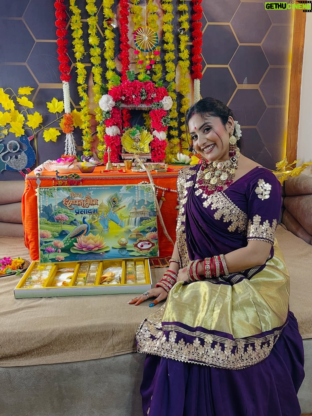 Isha Gangore - 8.7K Likes - मेरा लल्ला 🦚🪈🥹 @ishu_gangore 
saree @shree_creation_hub 
necklace @kesha_jewellry