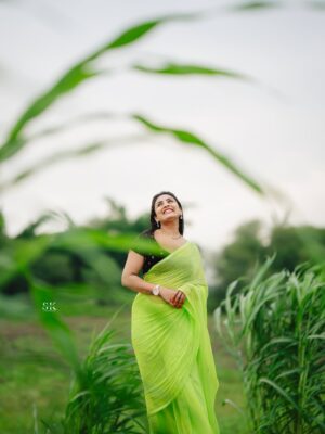 Isha Gangore Instagram - “Sometimes happiness is just in the open sky, fresh breeze, and the freedom to be yourself.” 🌿✨
#NatureVibes #SareeLove #DesiVibes #InFrame #SoulfulVibes #TimelessBeauty #DesiSwag #PhotographyLovers #IndianBeauty #PortraitVision #MoodyGrams #SareeNotSari #VisualsOfLife #LensCulture #FramesOfMind