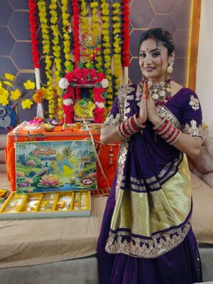 Isha Gangore Instagram - मेरा लल्ला 🦚🪈🥹 @ishu_gangore
saree @shree_creation_hub
necklace @kesha_jewellry