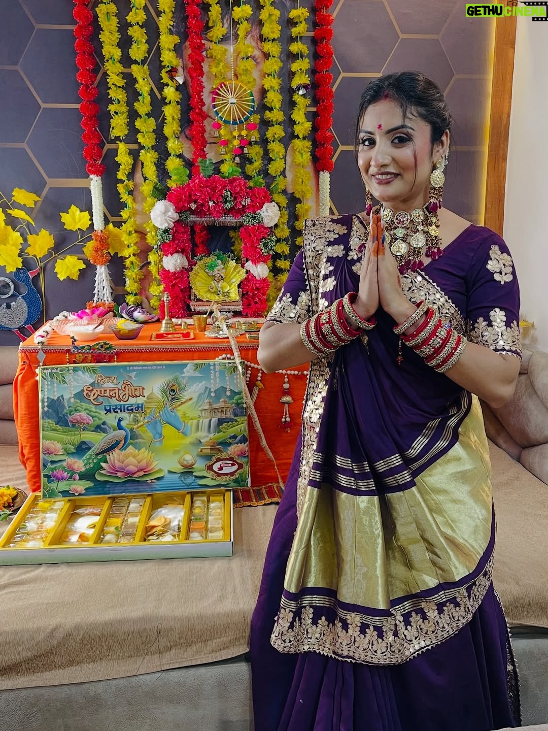 Isha Gangore - 8.7K Likes - मेरा लल्ला 🦚🪈🥹 @ishu_gangore 
saree @shree_creation_hub 
necklace @kesha_jewellry