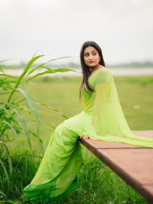 Isha Gangore Instagram - “Sometimes happiness is just in the open sky, fresh breeze, and the freedom to be yourself.” 🌿✨
#NatureVibes #SareeLove #DesiVibes #InFrame #SoulfulVibes #TimelessBeauty #DesiSwag #PhotographyLovers #IndianBeauty #PortraitVision #MoodyGrams #SareeNotSari #VisualsOfLife #LensCulture #FramesOfMind